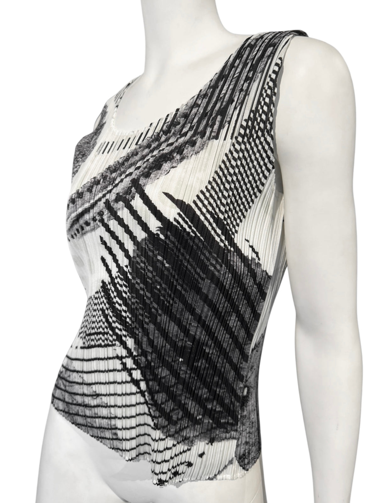 PLEATS PLEASE ISSEY MIYAKE SS2014 BLACK & WHITE PLEATED LEAF PRINT TANK TOP