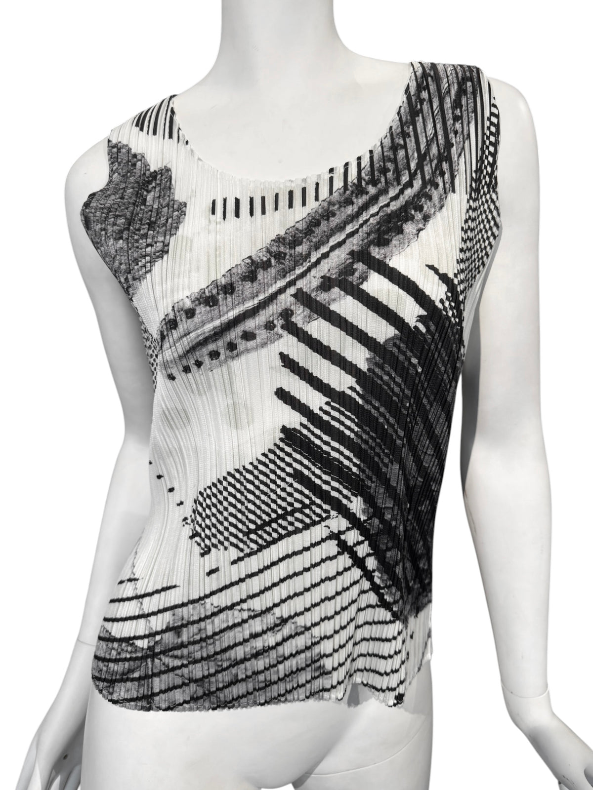 PLEATS PLEASE ISSEY MIYAKE SS2014 BLACK & WHITE PLEATED LEAF PRINT TANK TOP