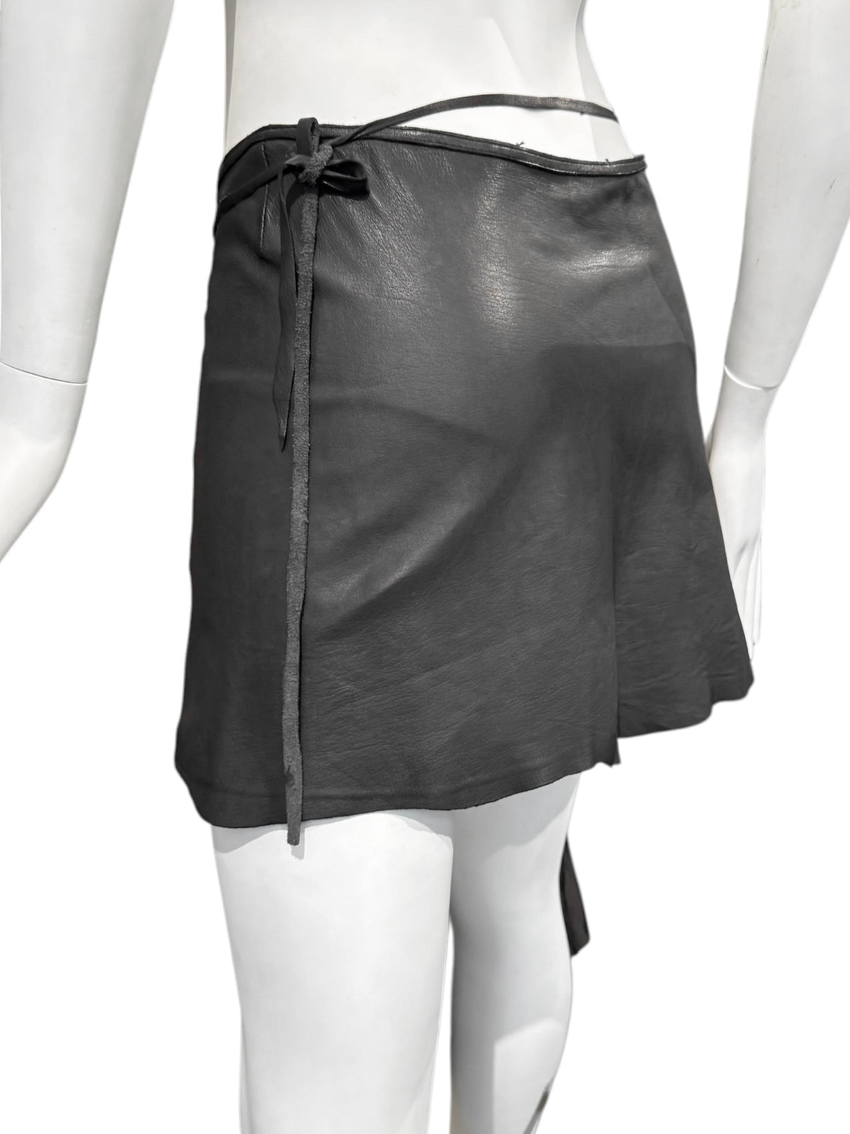 LE CUIR PERDU 2010s BLACK LEATHER & SILK PANEL WRAP MINI SKIRT