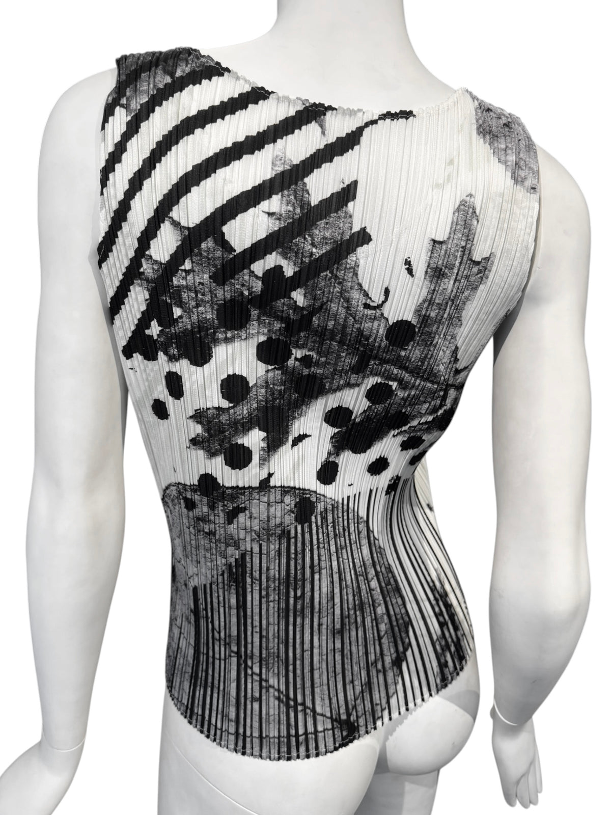 PLEATS PLEASE ISSEY MIYAKE SS2014 BLACK & WHITE PLEATED LEAF PRINT TANK TOP
